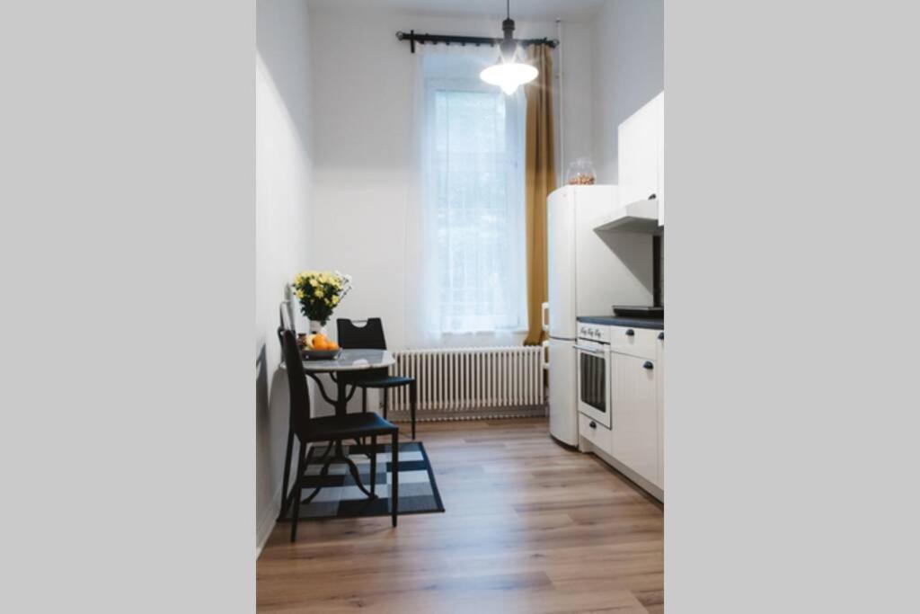 Family For 6 Guests, Mitte Moabit Appartamento Berlino