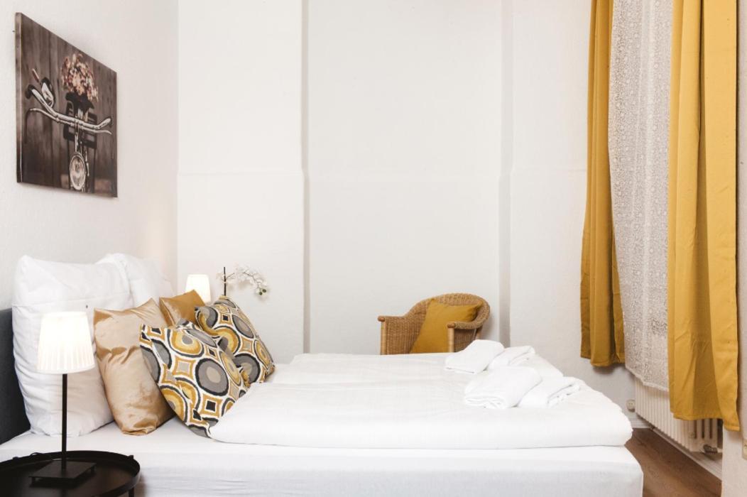 Family For 6 Guests, Mitte Moabit Appartamento