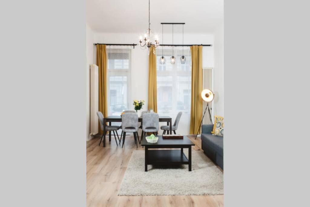 Family For 6 Guests, Mitte Moabit Appartamento Berlino