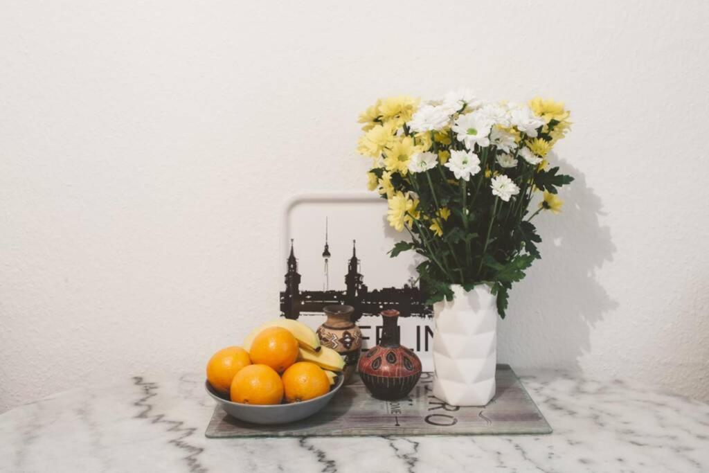 Family For 6 Guests, Mitte Moabit Appartamento *