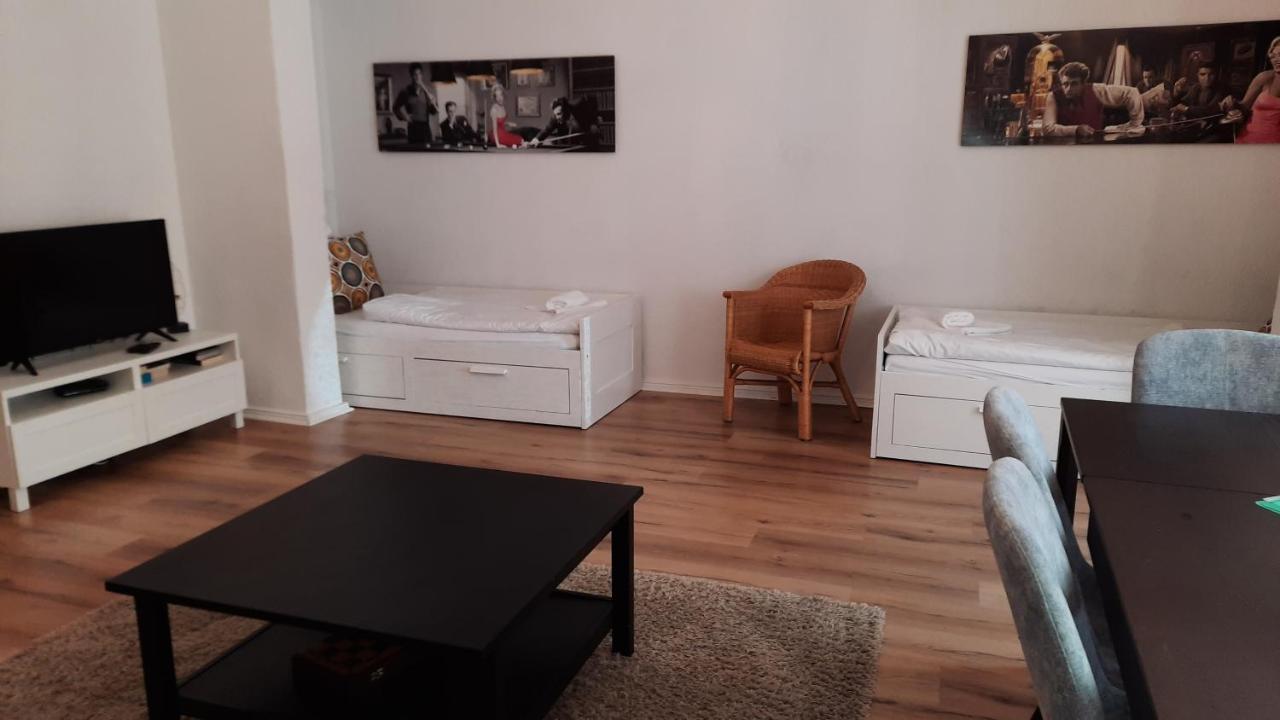Family For 6 Guests, Mitte Moabit Appartamento Berlino
